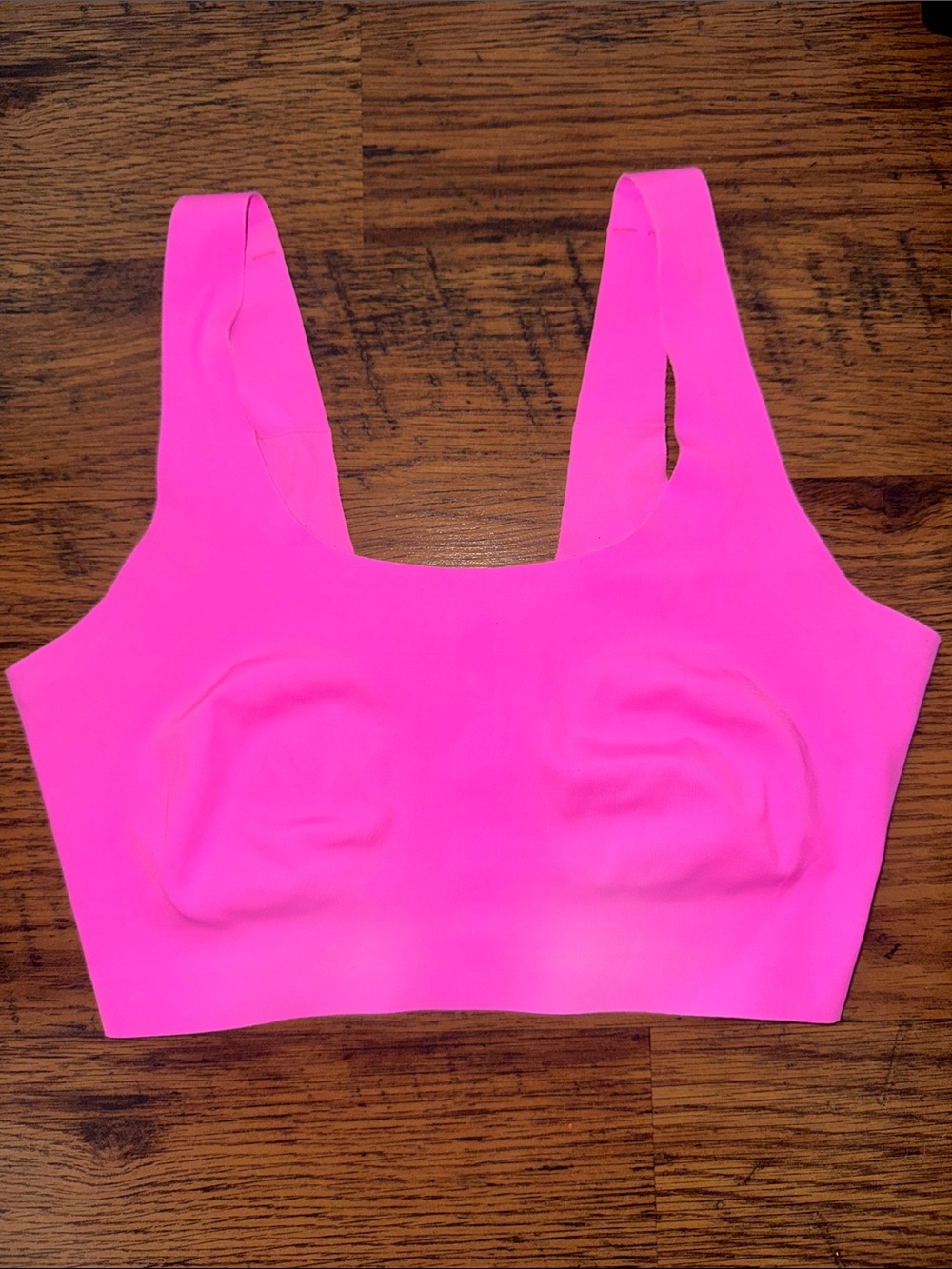 Seamless Crop Top in Hot Pink 29.1.B7